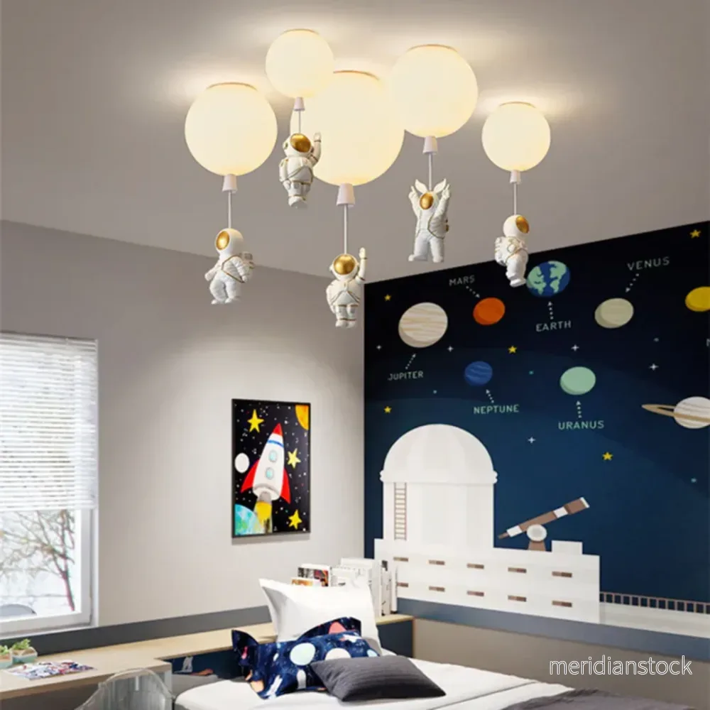 Trendig måne/astronaut-taklampa för barnrum med LED - CosmoGlow - Bild 3