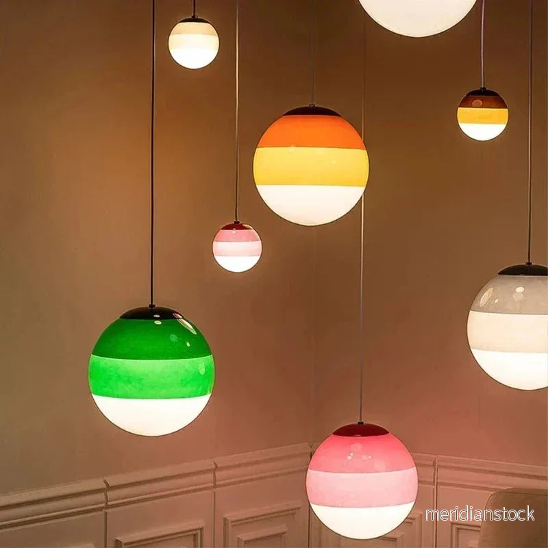 Pendellampa i toningsglas – taklampa med ombréeffekt Pendellampa i toningsglas – taklampa med ombréeffekt