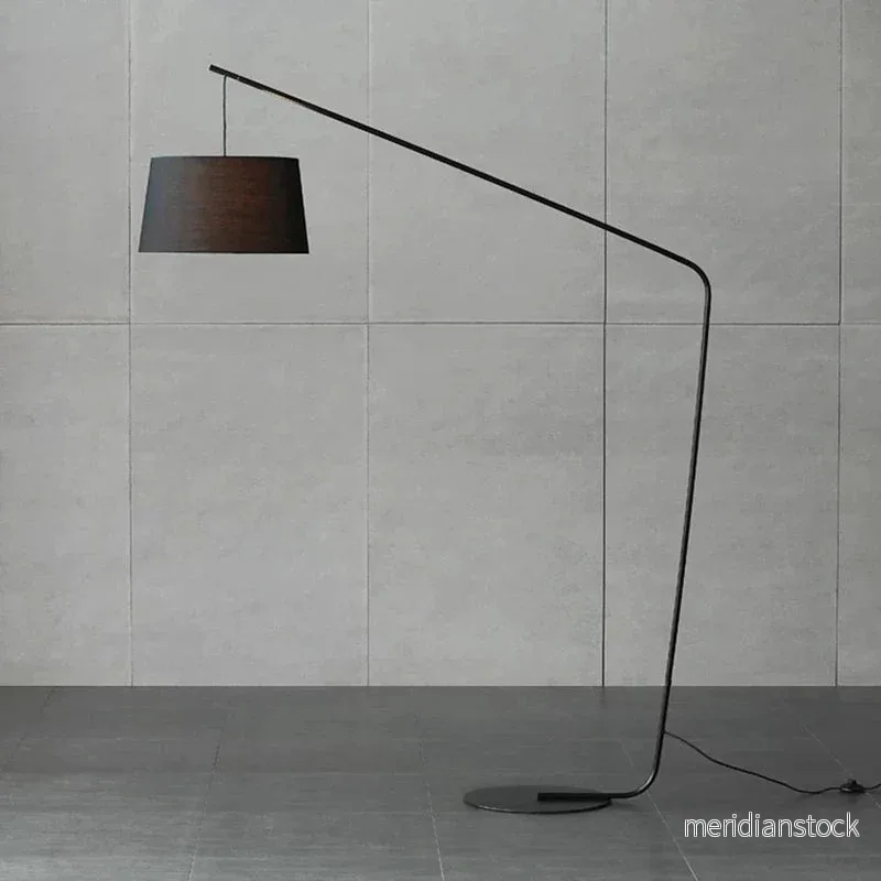 Golvlampa LED fiskespö – nordisk design i matt svart - Bild 3