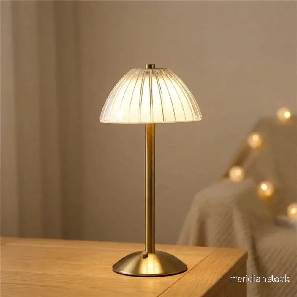 Dimmbar och trådlös bordslampa – Crystelle