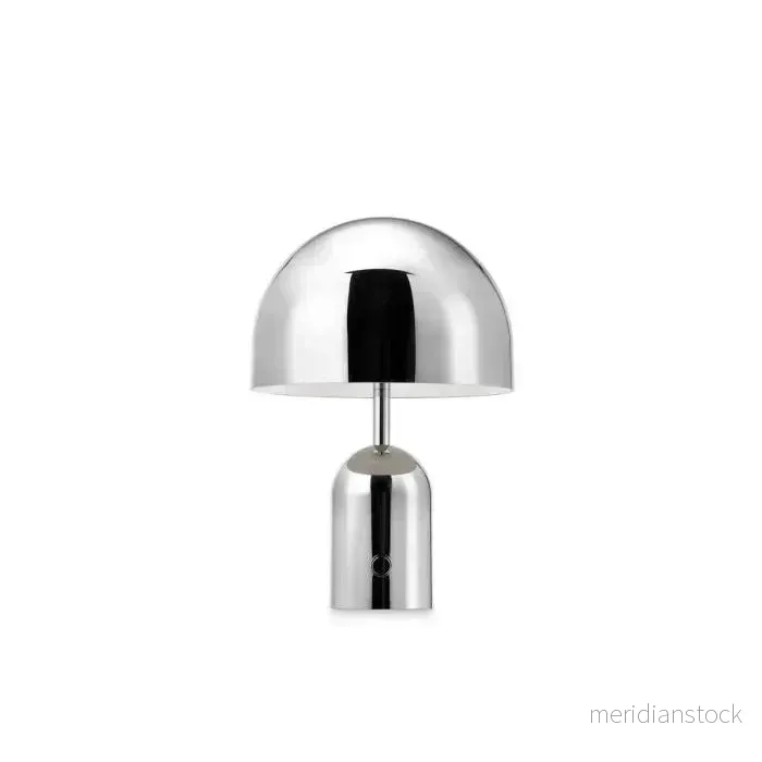 Bärbar bordslampa med kromfinish – ChromeGlow Bärbar bordslampa med kromfinish – ChromeGlow