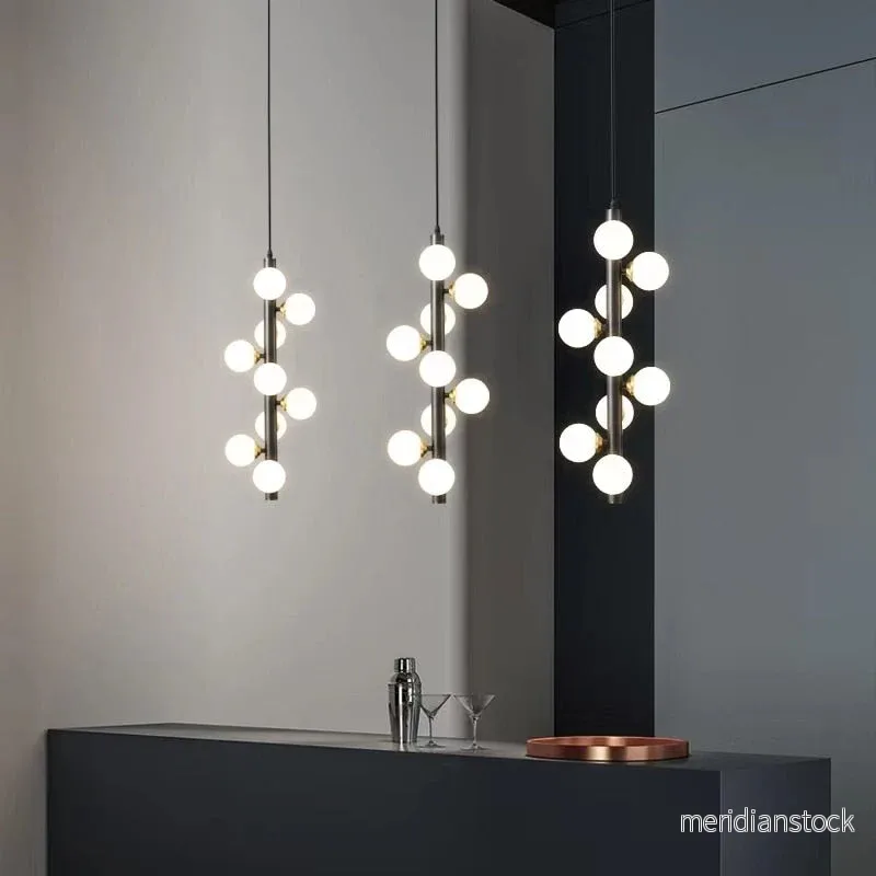 Ljuskrona Molekyl – modern LED-pendellampa i polerad koppar Ljuskrona Molekyl – modern LED-pendellampa i polerad koppar