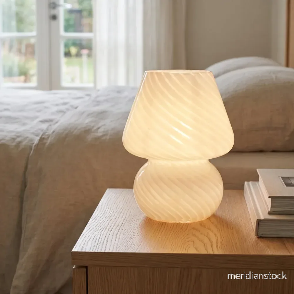 Handgjord designer-accentlampa – Vellumo Handgjord designer-accentlampa – Vellumo