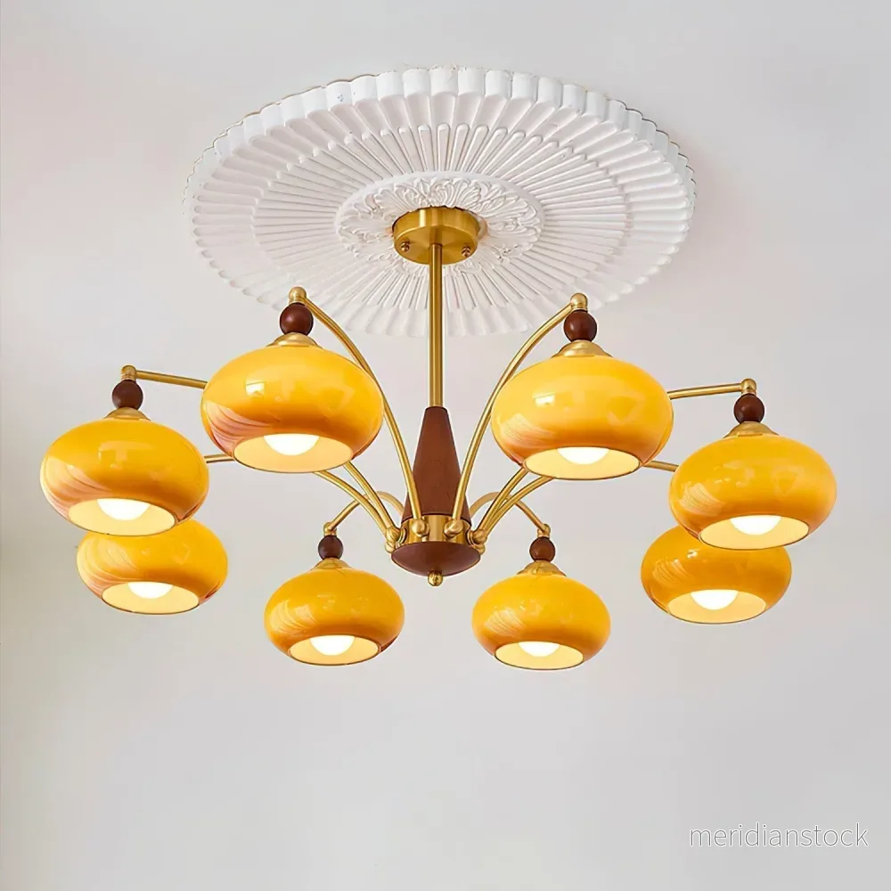 Ljuskrona i glas – mid-century retro taklampa i bärnsten och trä Ljuskrona i glas – mid-century retro taklampa i bärnsten och trä