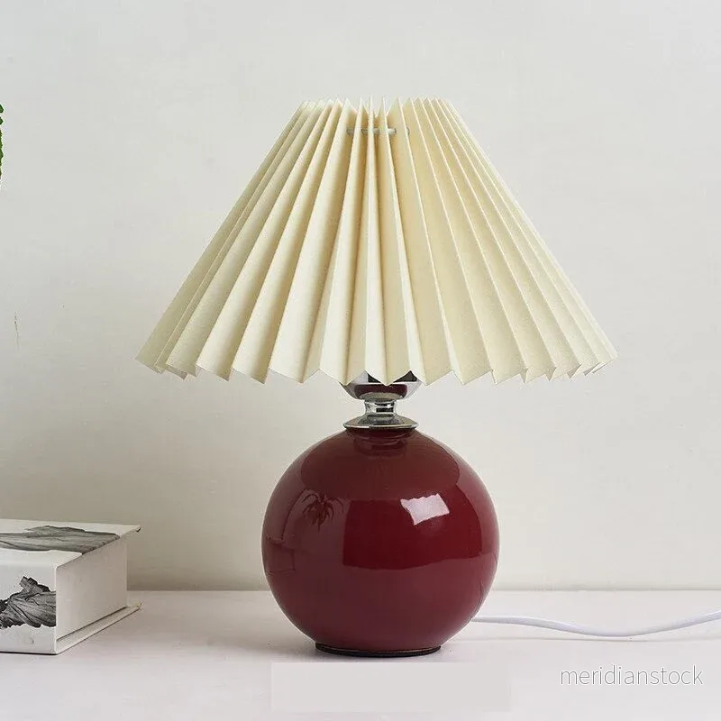 Sänglampa i keramik – vintagedesign med tygskärm Sänglampa i keramik – vintagedesign med tygskärm