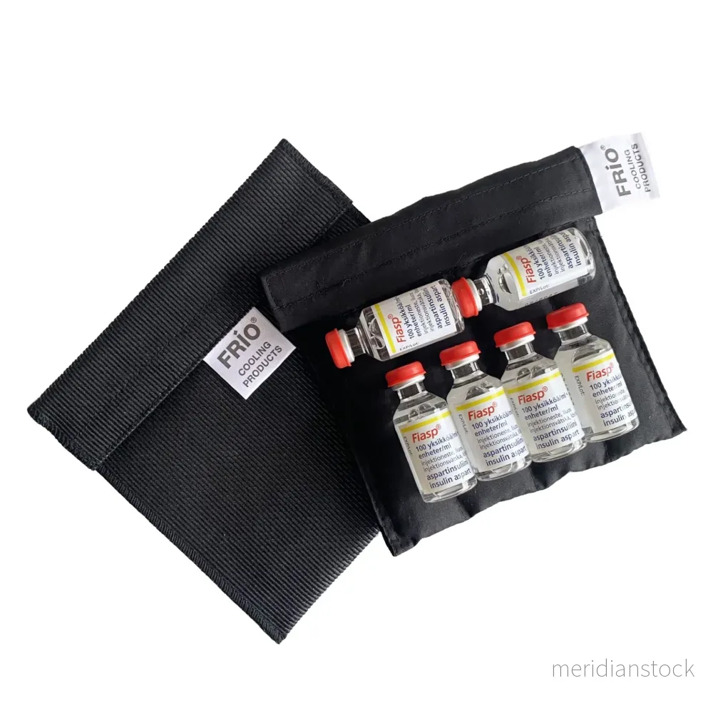 FRIO Kylfodral Insulin 6 Flaskor Svart FRIO Kylfodral Insulin 6 Flaskor Svart