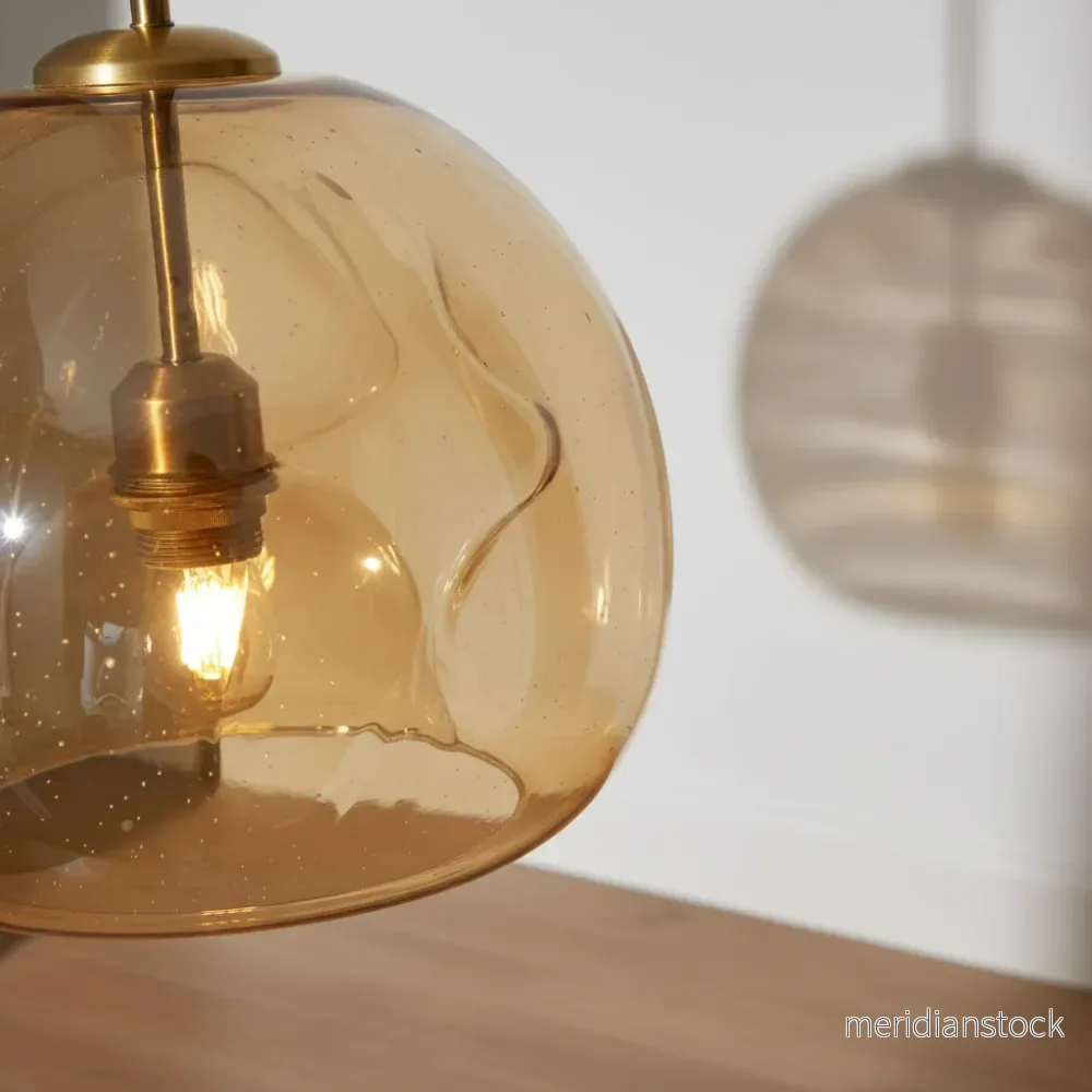 Modern guldfärgad och svart designlampa - Aurelight - Bild 3