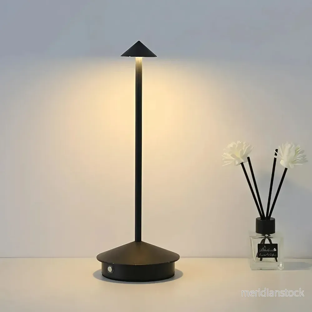 Bordslampa Shanghai – elegant modern design i skandinavisk stil Bordslampa Shanghai – elegant modern design i skandinavisk stil