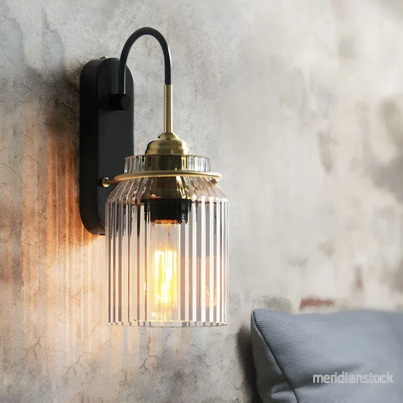 Vägglampa i glas – industriell vintage sänglampa i svart och mässing - Bild 3
