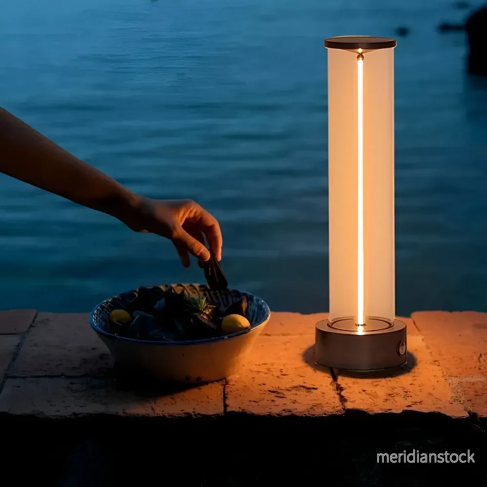 Ljussvärd bordslampa med justerbar ljusstyrka – Kyra Ljussvärd bordslampa med justerbar ljusstyrka – Kyra