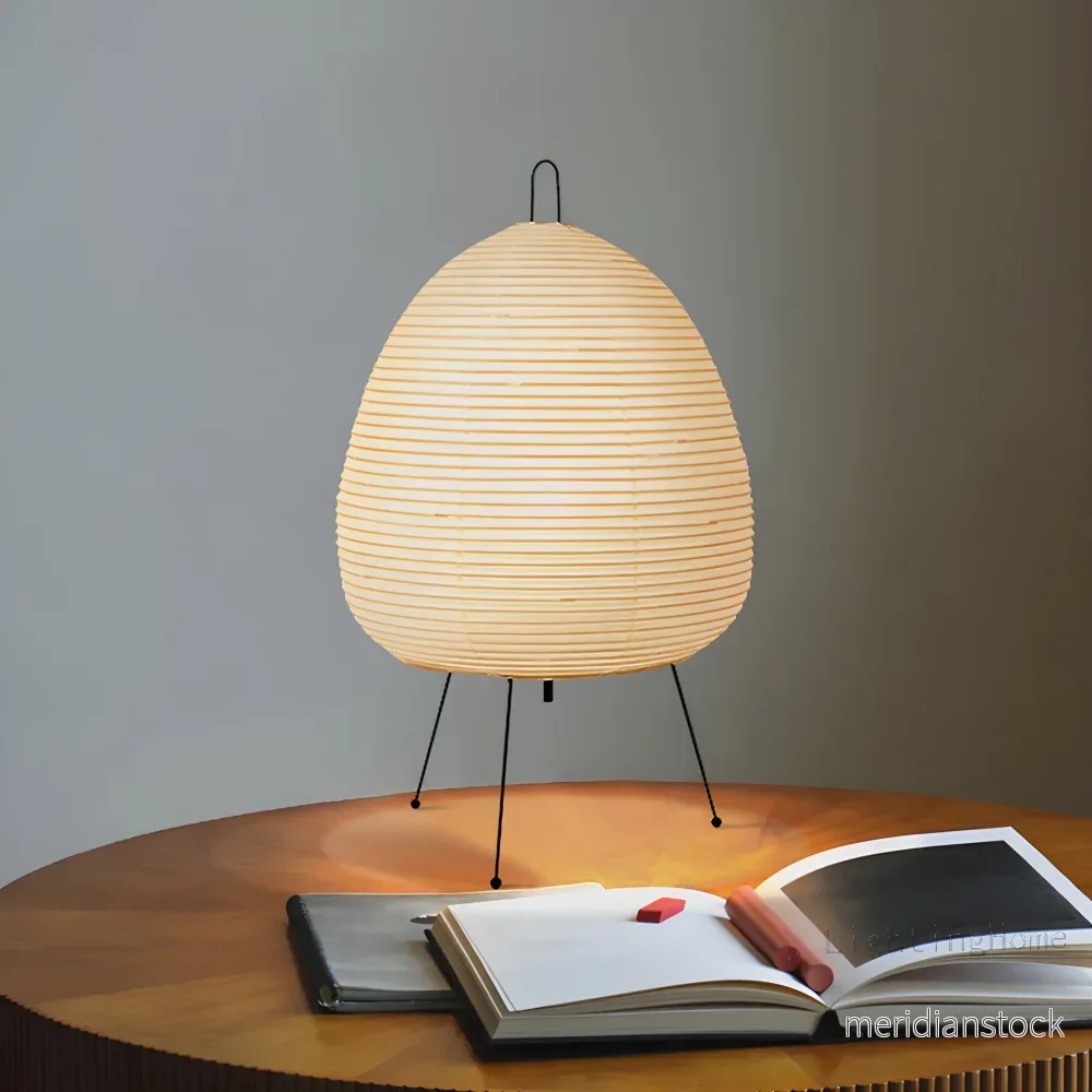 Golvlampa och bordslampa i rispapper – japansk Akari i wabi-sabi-stil Golvlampa och bordslampa i rispapper – japansk Akari i wabi-sabi-stil