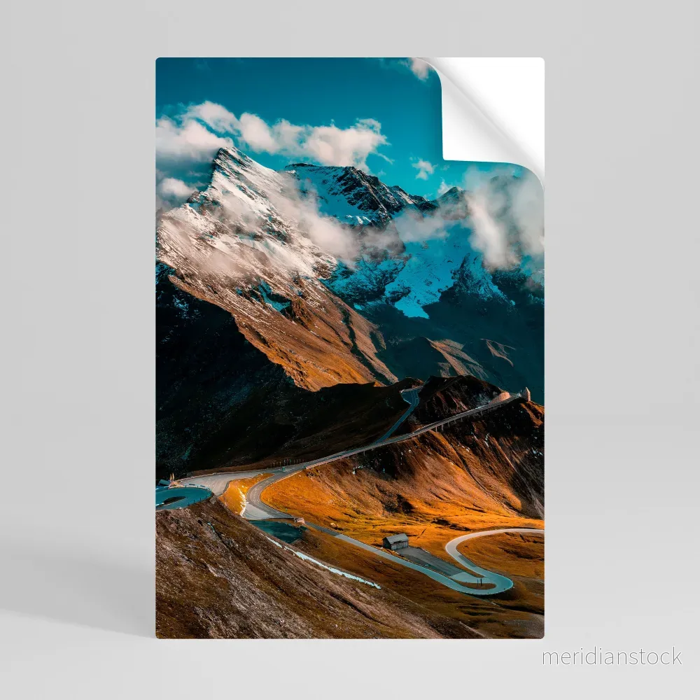 MOUNTAIN SERPENTINE Självhäftande Vertikal Poster