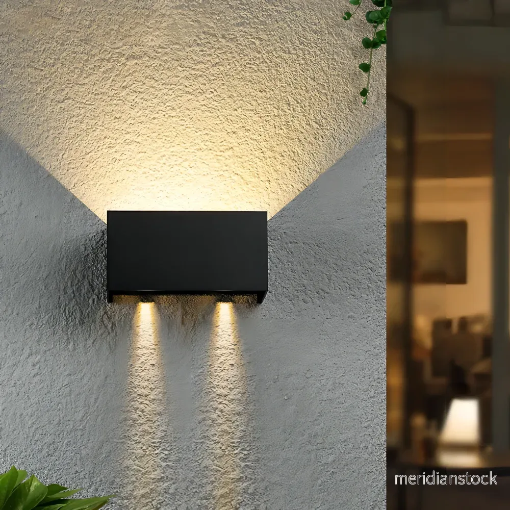 Utomhusvägglampa upp och ner – vattentät LED för trädgård och fasad Utomhusvägglampa upp och ner – vattentät LED för trädgård och fasad