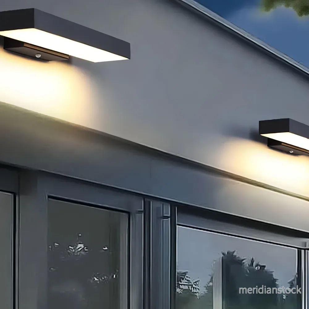 Utomhusvägglampa Solstice – linjär LED med rörelsesensor för fasad och trädgård - Bild 2