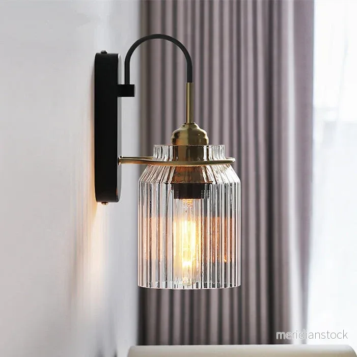 Vägglampa i glas – industriell vintage sänglampa i svart och mässing Vägglampa i glas – industriell vintage sänglampa i svart och mässing