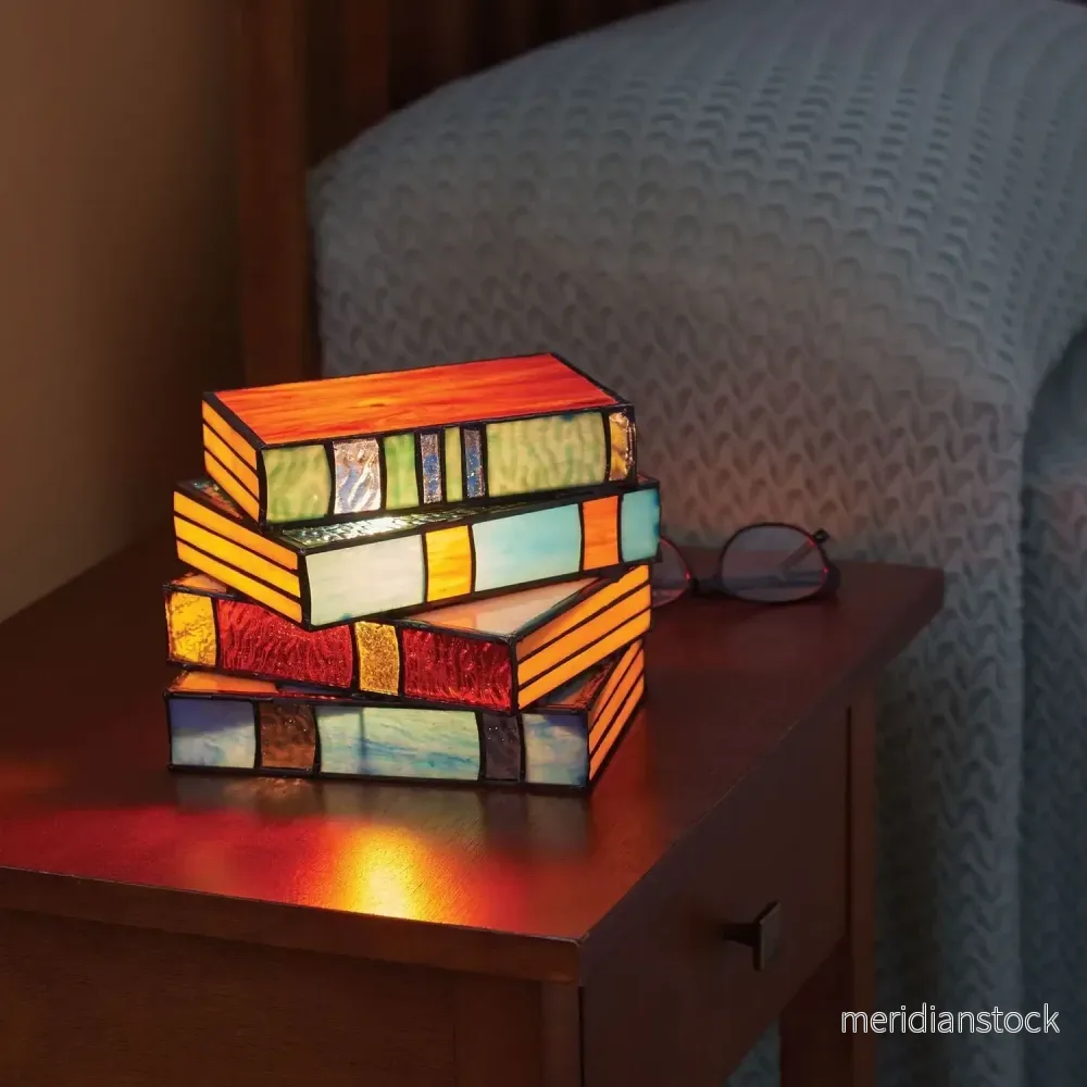 Konstfullt färgad boklampa – IllumiBook