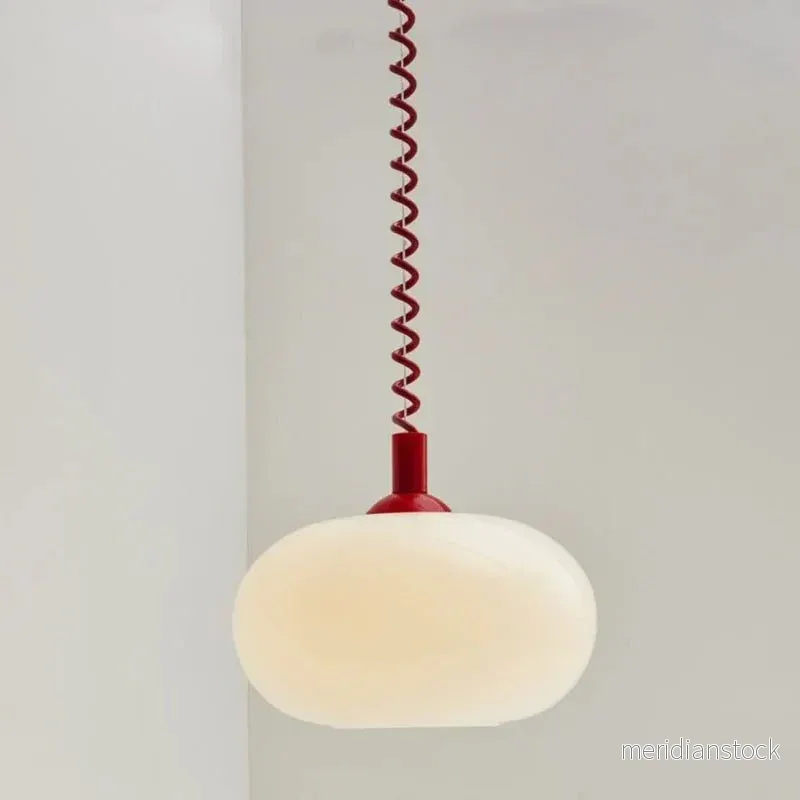 Pendellampa Velune – nordisk taklampa i glas Pendellampa Velune – nordisk taklampa i glas