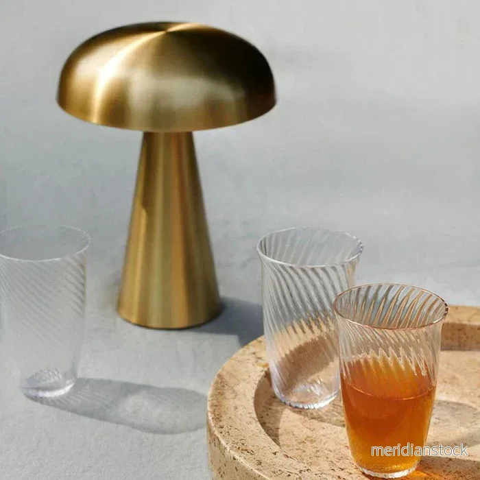 Stilren bärbar bordslampa - ShroomLite - Bild 3