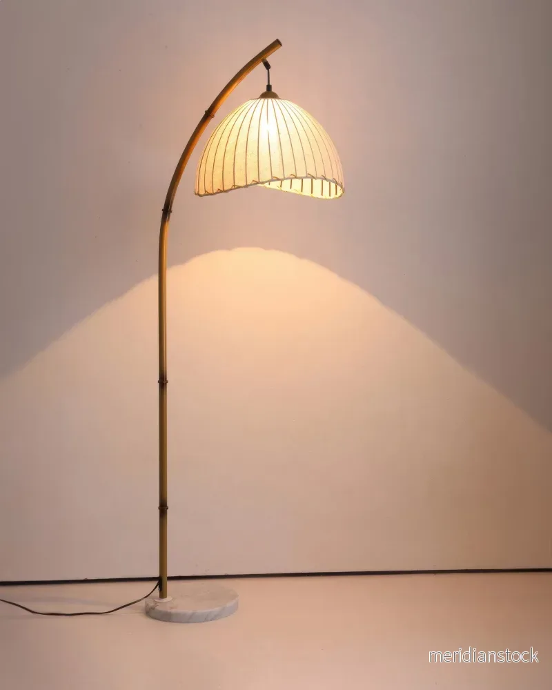 Golvlampa i bambu – zenstil med dimfunktion Golvlampa i bambu – zenstil med dimfunktion
