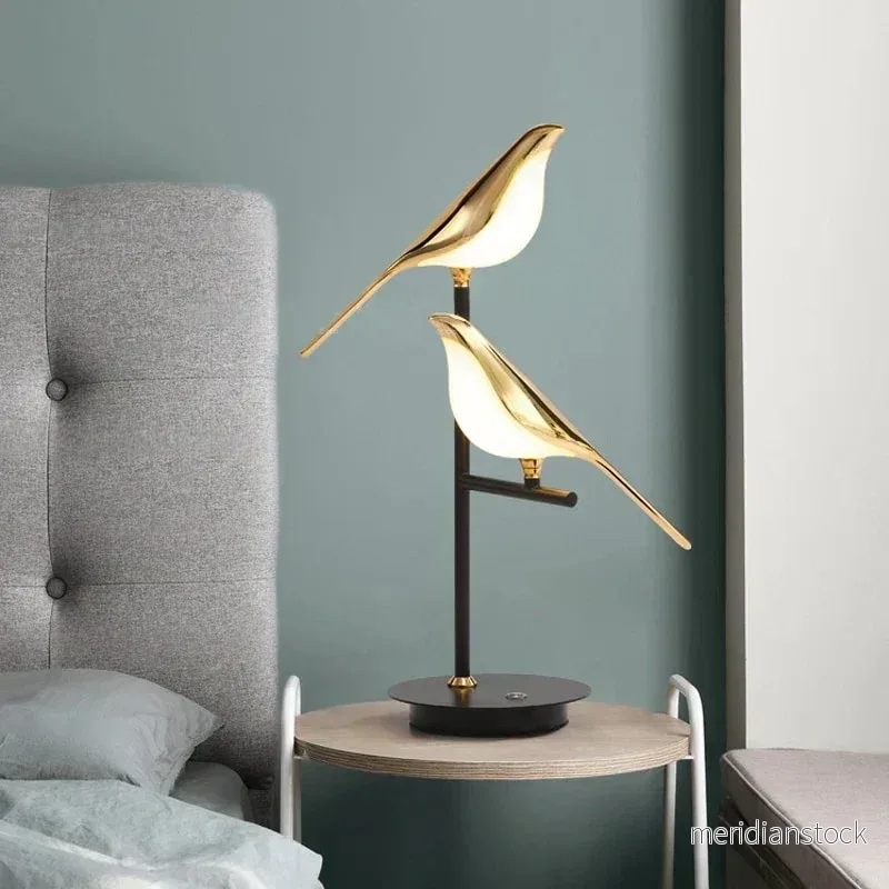 LED-bordslampa med stilren design – AvaBird LED-bordslampa med stilren design – AvaBird
