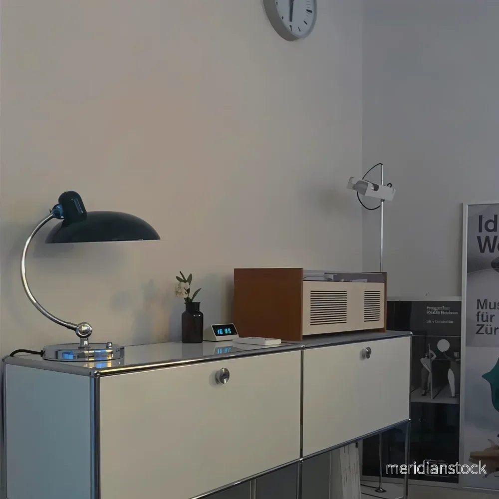 Justerbar vintage skrivbordslampa i järn – Virella Justerbar vintage skrivbordslampa i järn – Virella