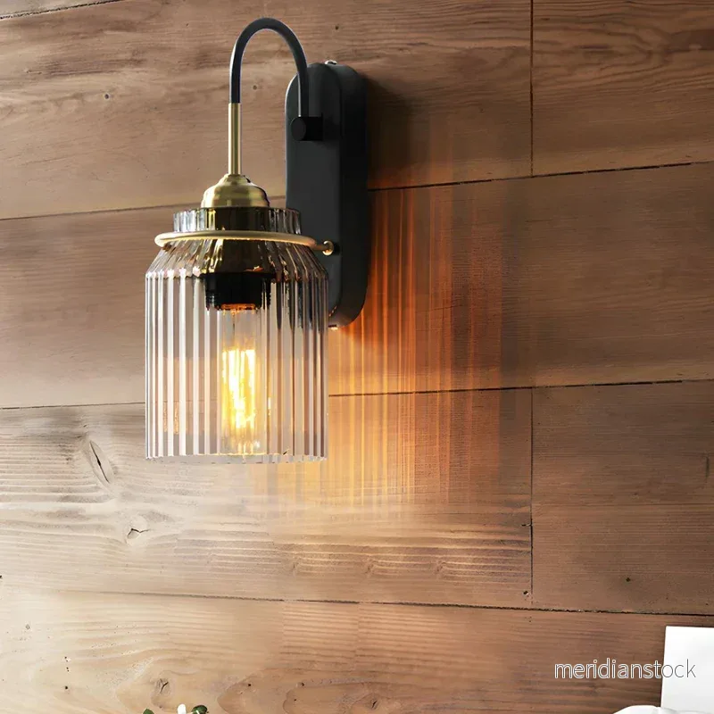 Vägglampa i glas – industriell vintage sänglampa i svart och mässing - Bild 2