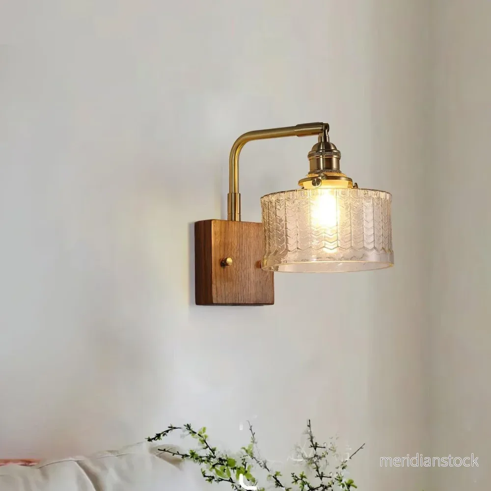 Vägglampa i grönt glas – rustik design med träbas - Bild 3