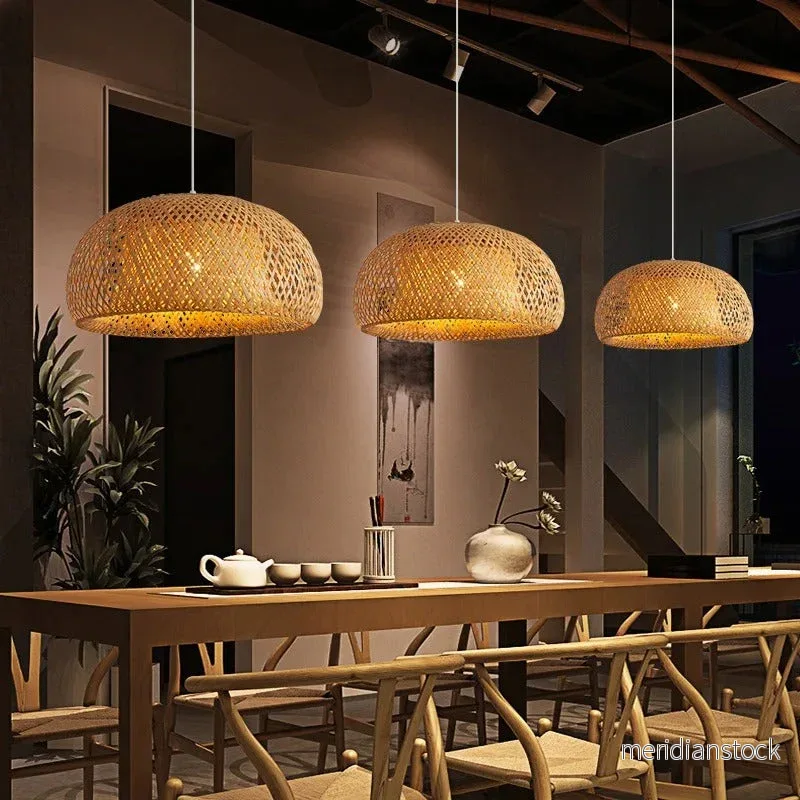 Taklampa i handflätad bambu – pendellampa i boho- och japandistil