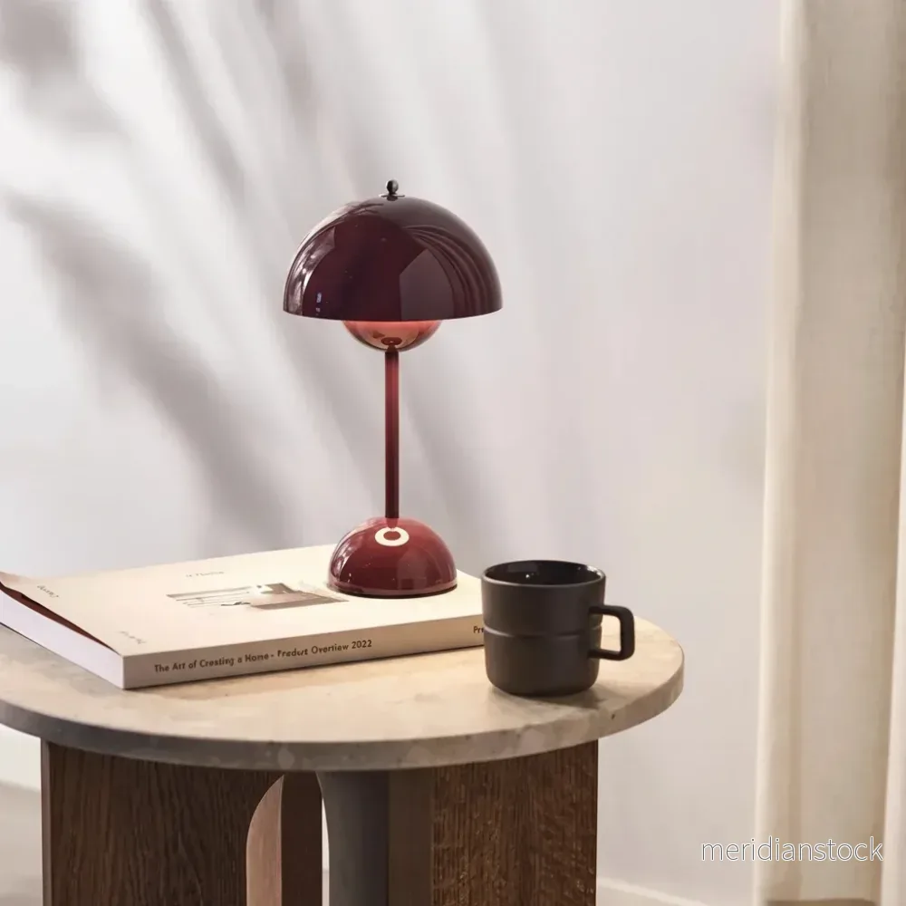 Minimalistisk bordslampa i metall - GlowLuxe