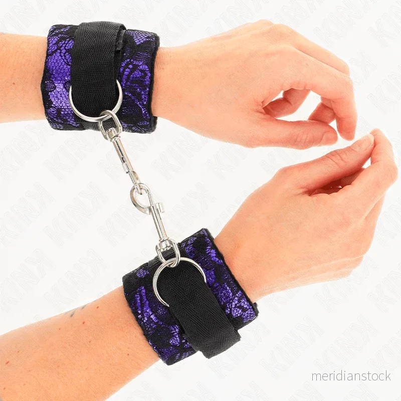 KINK - SHORT VELVET LACE WRIST RESTRAINTS AND NYLON BIND PURPLE / BLACK 23 X 6.5 CM - Bild 2