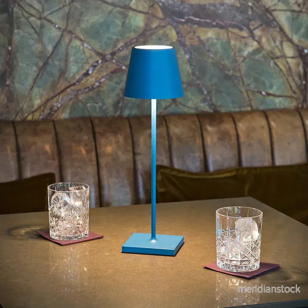 Dimbar lång bordslampa – LumiLuxe