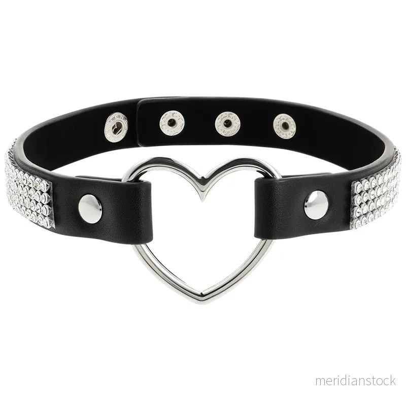 COQUETTE CHIC DESIRE - VEGAN LEATHER CHOKER WITH HEART - Bild 3