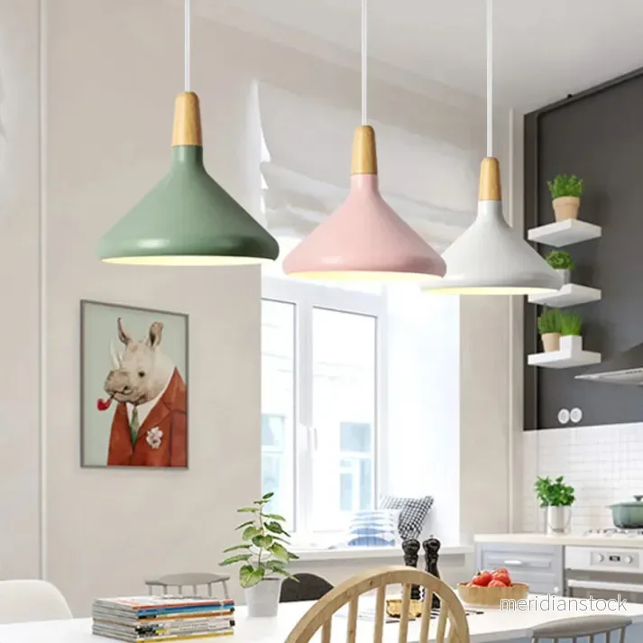 Pendellampa i metall – fransk macaron-design i konisk form Pendellampa i metall – fransk macaron-design i konisk form