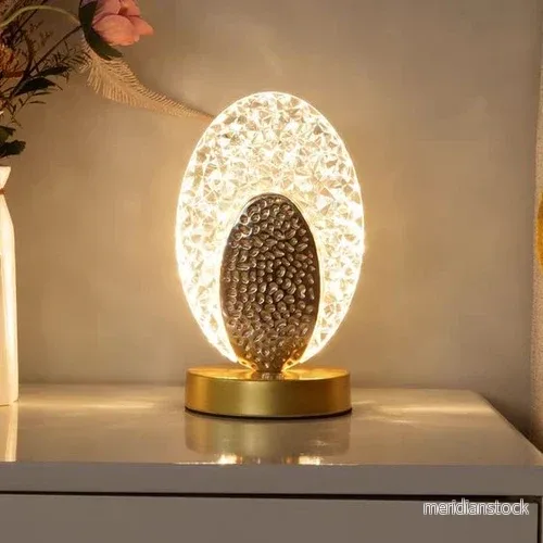 Modern och lyxig bordslampa med påfågel – PeacockLuxe