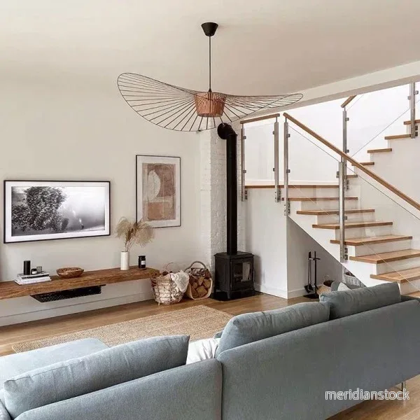Taklampa Vertigo – skulptural böjd pendellampa i modern statementdesign - Bild 2