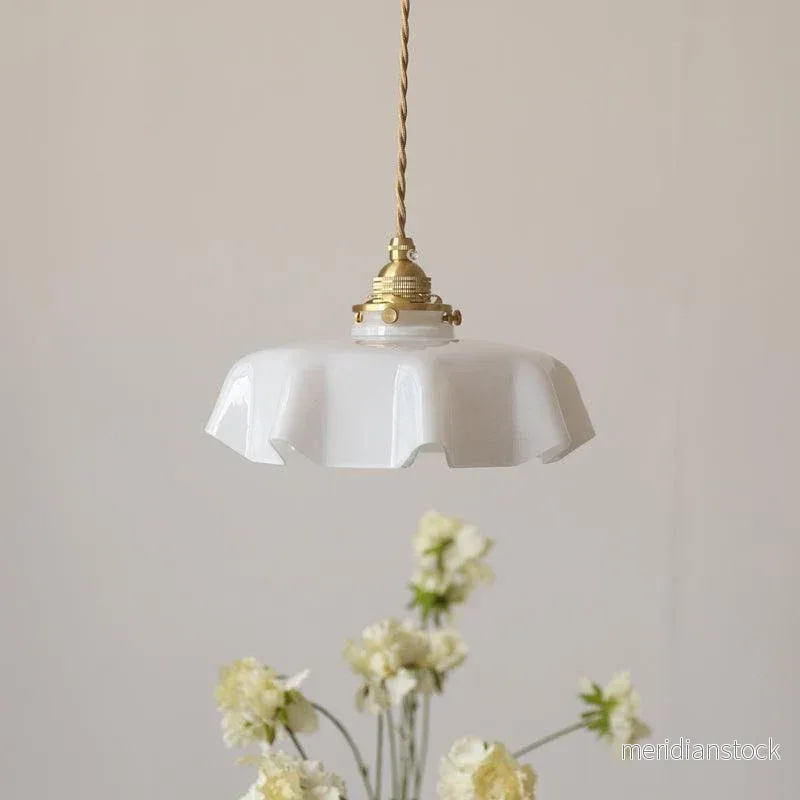 Pendellampa i glas – modern design med böljande kant - Bild 2