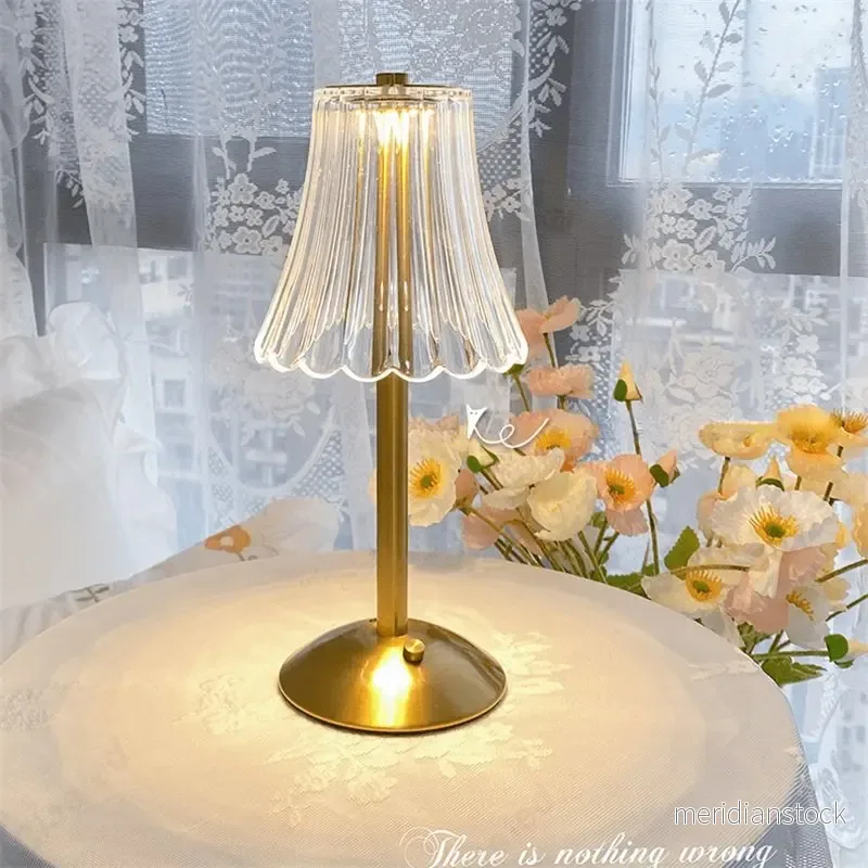 Trådlampa med kristalldekor och dimbar belysning - GlamLight