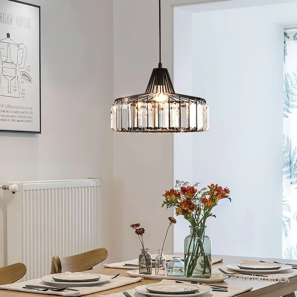 Pendellampa i svart kristall – modern taklampa Pendellampa i svart kristall – modern taklampa