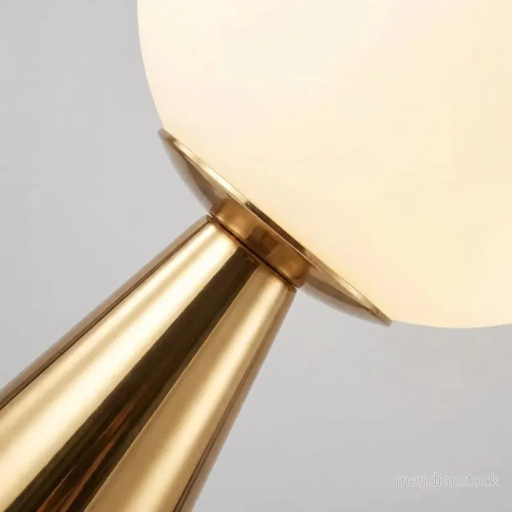 Modern bordslampa med konisk fot - Ellarvo - Bild 3