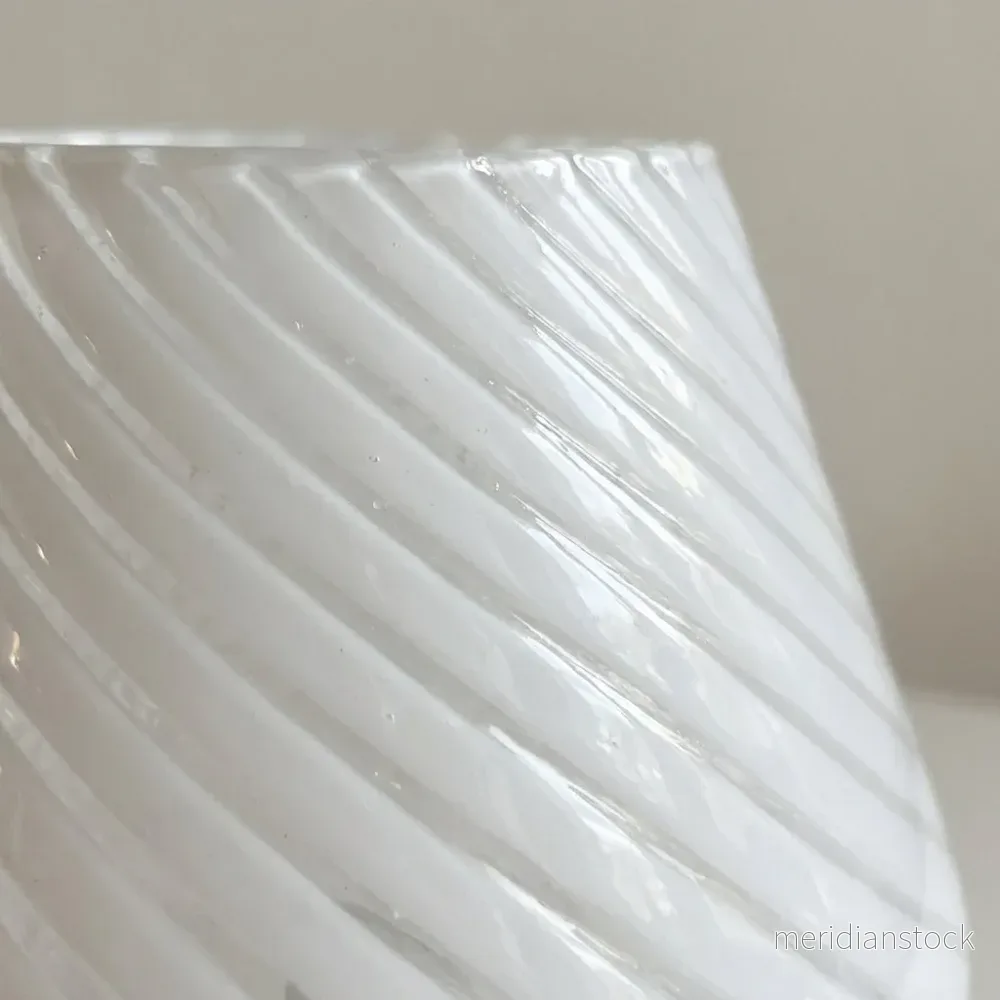 Handgjord designer-accentlampa - Vellumo - Bild 3