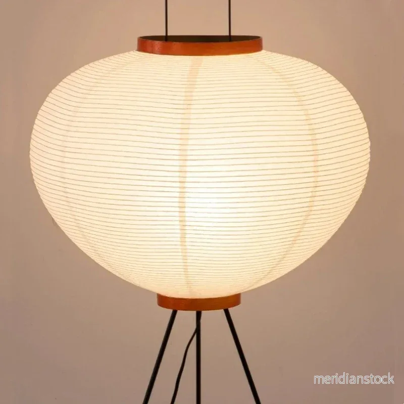 Golvlampa i rispapper – Noguchi Akari i minimalistisk vintagestil - Bild 3