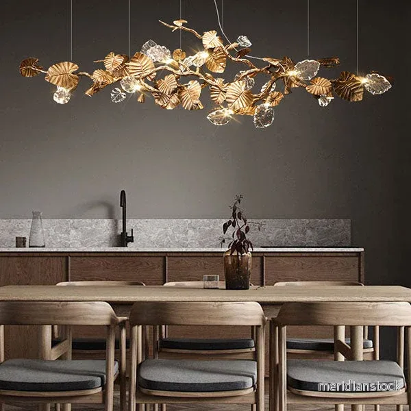 Ljuskrona Lotus – elegant LED-pendellampa i mässing och koppar Ljuskrona Lotus – elegant LED-pendellampa i mässing och koppar