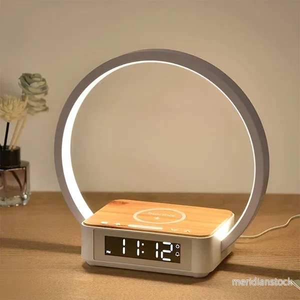 Design nattduksbordlampa med laddare och mjuk väckfunktion – LumoRise Design nattduksbordlampa med laddare och mjuk väckfunktion – LumoRise