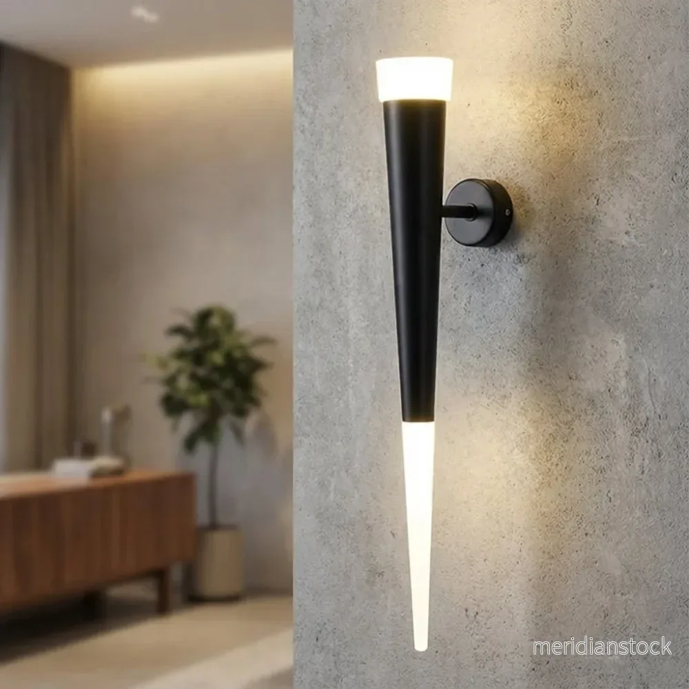 Modern, konisk vägglampa – LumaTaper