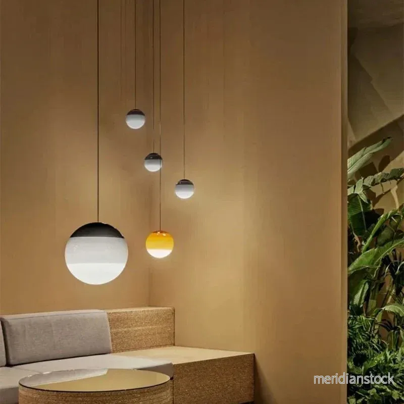 Pendellampa i toningsglas – taklampa med ombréeffekt - Bild 3
